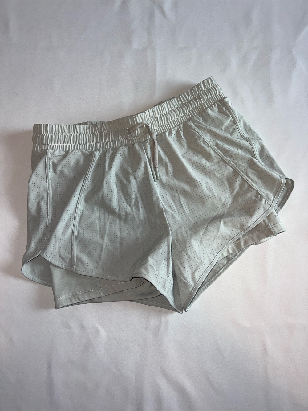 Mondetta Pale Gray Athletic Shorts with Drawcord 2 pockets Women’s size Medium